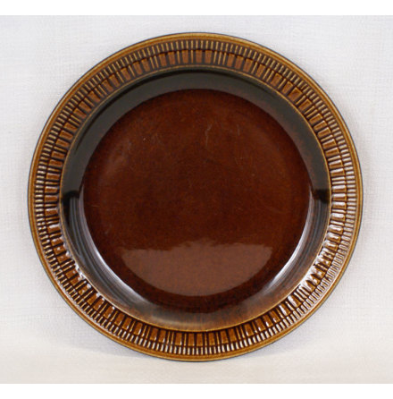 brun glasyr reliefdekor Assiett 